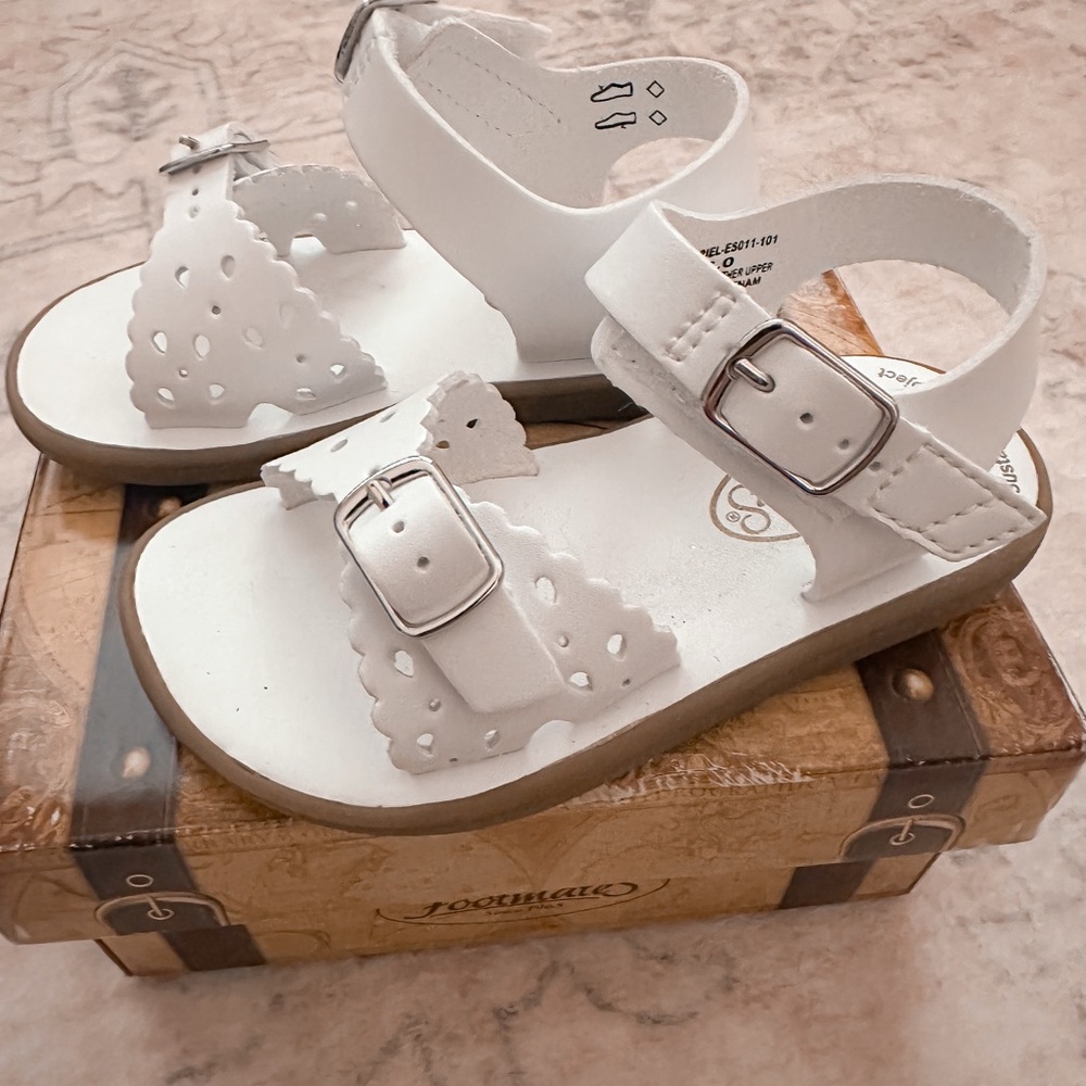 FootMates White Sandals with Buckle Closures and Cushioned Footbed